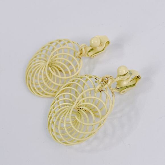 Vintage 1960s Earrings Mod Spiral Yellow Enameled Wire Clip On Mid Century - Picture 9 of 10
